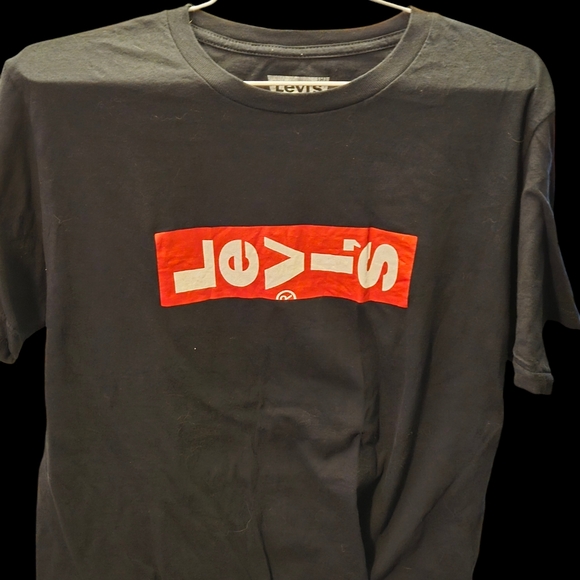 Levi's Other - Levi's Medium T-shirt